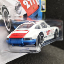 Load image into Gallery viewer, Hot Wheels 2023 '71 Porsche 911 White #126 Retro Racers 9/10 New