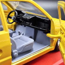 Load image into Gallery viewer, Bburago 1995 Fiat 500 Sporting (Cinquecento) Yellow #0194 1:24 Super Car Collection Diecast