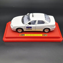 Load image into Gallery viewer, Bburago 2002 Alfa Romeo 156 Taxi White #0122 1:24 Super Car Collection Diecast
