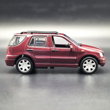 Load image into Gallery viewer, Smart Toys 2000 Mercedes-Benz ML430 Maroon 1:34 Diecast Car