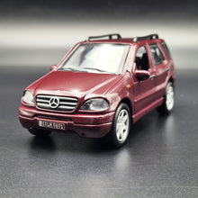 Load image into Gallery viewer, Smart Toys 2000 Mercedes-Benz ML430 Maroon 1:34 Diecast Car