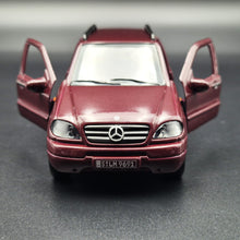 Load image into Gallery viewer, Smart Toys 2000 Mercedes-Benz ML430 Maroon 1:34 Diecast Car