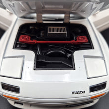 Load image into Gallery viewer, Explorafind 1989 Mazda RX-7 White 1:24 Die Cast Car