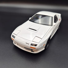 Load image into Gallery viewer, Explorafind 1989 Mazda RX-7 White 1:24 Die Cast Car