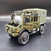 Load image into Gallery viewer, Explorafind 2000 Mercedes Benz Unimog Off Road RV Army Green 1:32 Die Cast Truck