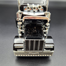 Load image into Gallery viewer, Explorafind 2010 Peterbilt 389 AeroCab Style Truck Black 1:24 Die Cast Truck