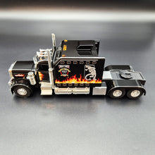Load image into Gallery viewer, Explorafind 2010 Peterbilt 389 AeroCab Style Truck Black 1:24 Die Cast Truck