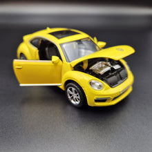 Load image into Gallery viewer, Explorafind 2010 Volkswagen New Beetle Yellow 1:32 Die Cast Car