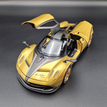 Load image into Gallery viewer, Explorafind 2018 Pagani Huayra Gold 1:24 Die Cast Car