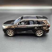 Load image into Gallery viewer, Explorafind 2019 Toyota Highlander Black 1:32 Die Cast Car