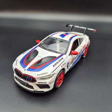 Load image into Gallery viewer, Explorafind 2020 BMW M8 GTE White 1:24 Die Cast Car