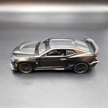 Load image into Gallery viewer, Explorafind 2020 Chevrolet Camaro ZL1 Matte Black 1:32 Die Cast Car