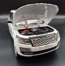 Load image into Gallery viewer, Explorafind 2020 Land Rover Range Rover White 1:18 Die Cast Car