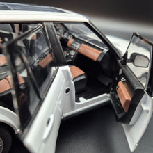 Load image into Gallery viewer, Explorafind 2020 Land Rover Range Rover White 1:18 Die Cast Car