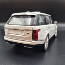 Load image into Gallery viewer, Explorafind 2020 Land Rover Range Rover White 1:18 Die Cast Car