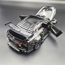Load image into Gallery viewer, Explorafind 2020 Nissan GT-R Black 1:24 Die Cast Car