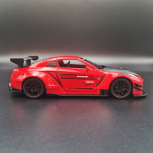 Load image into Gallery viewer, Explorafind 2020 Nissan GT-R Red 1:24 Die Cast Car