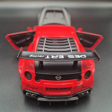Load image into Gallery viewer, Explorafind 2020 Nissan GT-R Red 1:24 Die Cast Car