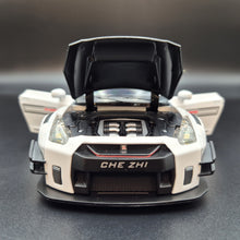 Load image into Gallery viewer, Explorafind 2020 Nissan GT-R White 1:24 Die Cast Car