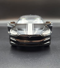 Load image into Gallery viewer, Explorafind 2020 Tesla Model X Black 1:24 Die Cast Car