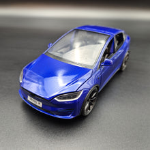 Load image into Gallery viewer, Explorafind 2020 Tesla Model X Blue 1:24 Die Cast Car