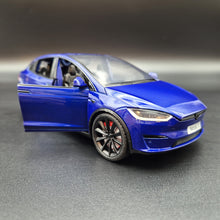 Load image into Gallery viewer, Explorafind 2020 Tesla Model X Blue 1:24 Die Cast Car