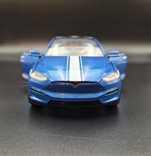 Load image into Gallery viewer, Explorafind 2020 Tesla Model X Metallic Blue 1:24 Die Cast Car