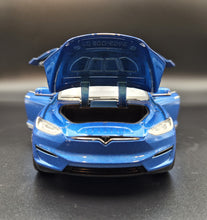 Load image into Gallery viewer, Explorafind 2020 Tesla Model X Metallic Blue 1:24 Die Cast Car