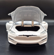 Load image into Gallery viewer, Explorafind 2020 Tesla Model X White 1:24 Die Cast Car
