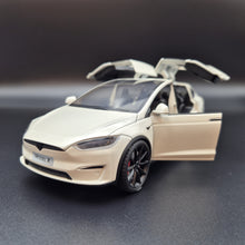 Load image into Gallery viewer, Explorafind 2020 Tesla Model X Off White 1:24 Die Cast Car