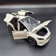 Load image into Gallery viewer, Explorafind 2020 Tesla Model X Off White 1:24 Die Cast Car