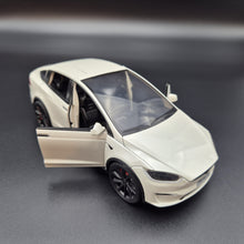 Load image into Gallery viewer, Explorafind 2020 Tesla Model X Off White 1:24 Die Cast Car