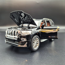 Load image into Gallery viewer, Explorafind 2020 Toyota Prado Black 1:24 Die Cast Car