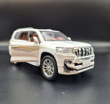 Load image into Gallery viewer, Explorafind 2020 Toyota Prado Pearl White 1:24 Die Cast Car