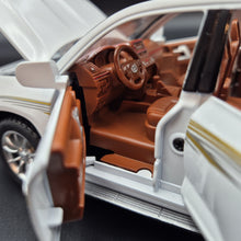 Load image into Gallery viewer, Explorafind 2020 Toyota Prado Pearl White 1:24 Die Cast Car