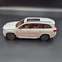Load image into Gallery viewer, Explorafind 2021 Mercedes-Benz GLS 63 Pearl White 1:24 Die Cast Car