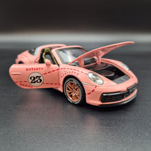 Load image into Gallery viewer, Explorafind 2021 Porsche 911 Targa 4S Pink 1:32 Die Cast Car