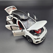 Load image into Gallery viewer, Explorafind 2022 Audi RS6 Avant White 1:24 Die Cast Car