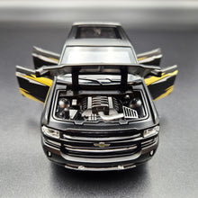 Load image into Gallery viewer, Explorafind 2022 Chevrolet Silverado 1500 Matte Black 1:32 Die Cast Pickup