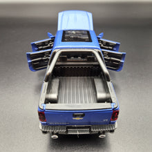 Load image into Gallery viewer, Explorafind 2022 Chevrolet Silverado 1500 Matte Blue 1:32 Die Cast Pickup