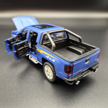 Load image into Gallery viewer, Explorafind 2022 Chevrolet Silverado 1500 Matte Blue 1:32 Die Cast Pickup