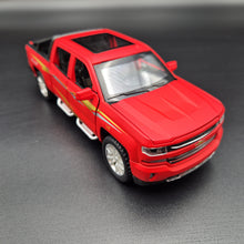 Load image into Gallery viewer, Explorafind 2022 Chevrolet Silverado 1500 Matte Red 1:32 Die Cast Pickup