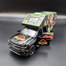 Load image into Gallery viewer, Explorafind 2022 Chevrolet Silverado Camper Black 1:32 Die Cast Camper Van