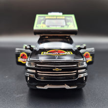 Load image into Gallery viewer, Explorafind 2022 Chevrolet Silverado Camper Black 1:32 Die Cast Camper Van