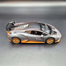 Load image into Gallery viewer, Explorafind 2022 Lamborghini Huracan STO Matte Grey 1:24 Die Cast Car