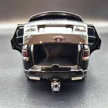 Load image into Gallery viewer, Explorafind 2022 Range Rover Sport Black 1:32 Die Cast Car