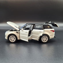 Load image into Gallery viewer, Explorafind 2022 Range Rover Sport Silver 1:32 Die Cast Car