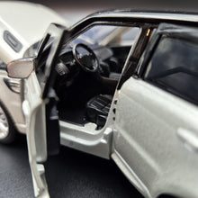 Load image into Gallery viewer, Explorafind 2022 Range Rover Sport Silver 1:32 Die Cast Car
