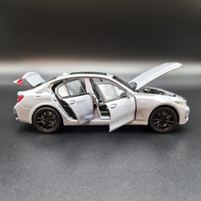 Load image into Gallery viewer, Explorafind 2023 BMW 3 Series 320i Grey 1:32 Die Cast Car