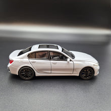 Load image into Gallery viewer, Explorafind 2023 BMW 3 Series 320i Grey 1:32 Die Cast Car